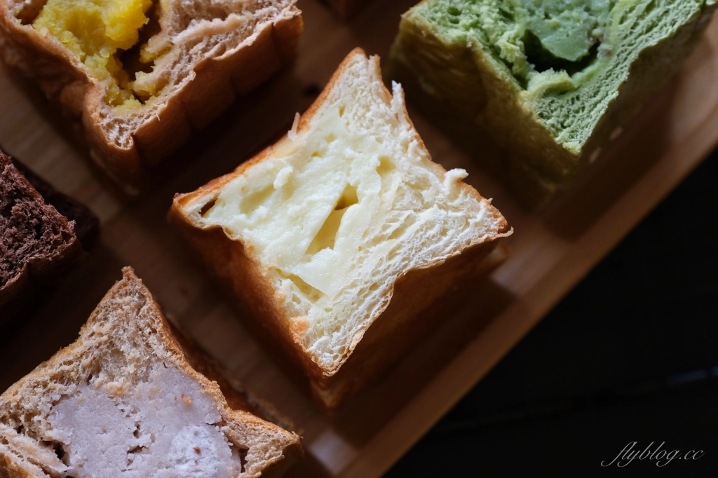 嘉義東區｜嘉義方塊．開門營業不到2小時就完售，每天都有不同的口味 @飛天璇的口袋