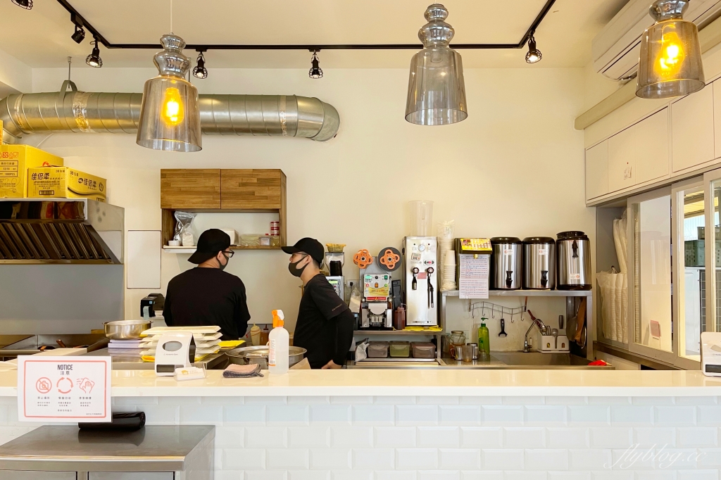 台北中正｜OnlyToast偷吃吐司專賣店．南機場總店，韓風吐司連鎖專賣店，冬季限定草莓吐司上市 @飛天璇的口袋