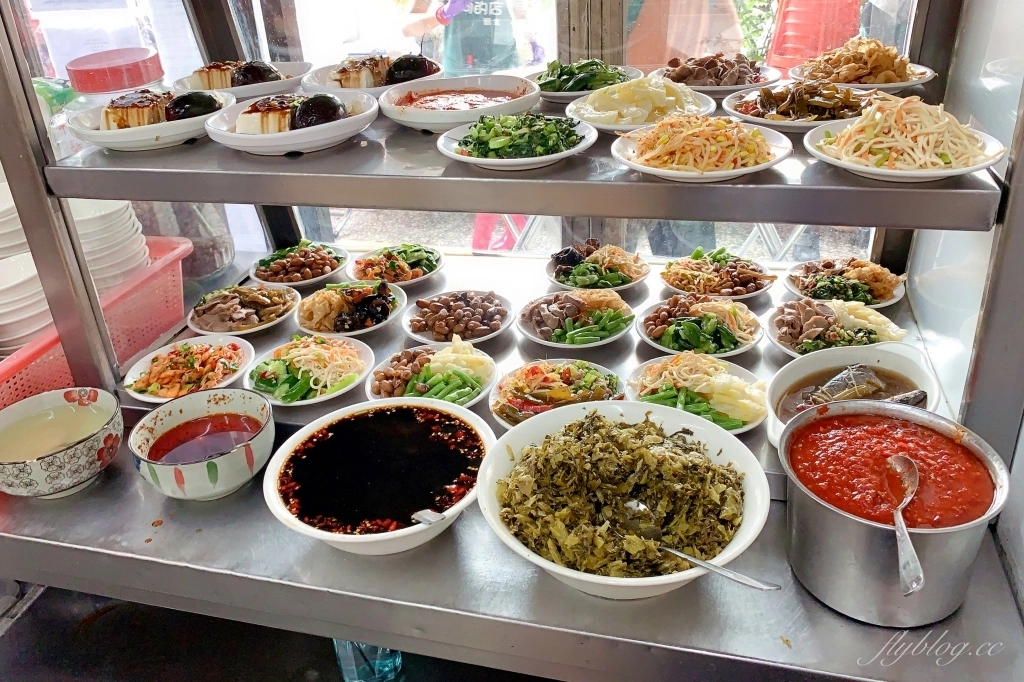 台中北屯｜老向的店．北平路最超人氣麵食店，必吃清蒸鴨腿麵開門就完售 @飛天璇的口袋