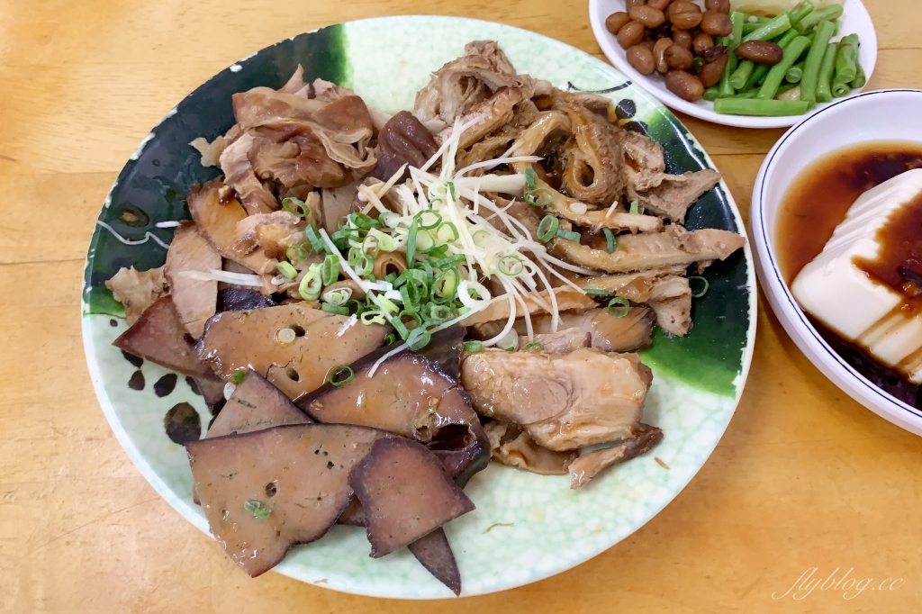 台中北屯｜老向的店．北平路最超人氣麵食店，必吃清蒸鴨腿麵開門就完售 @飛天璇的口袋