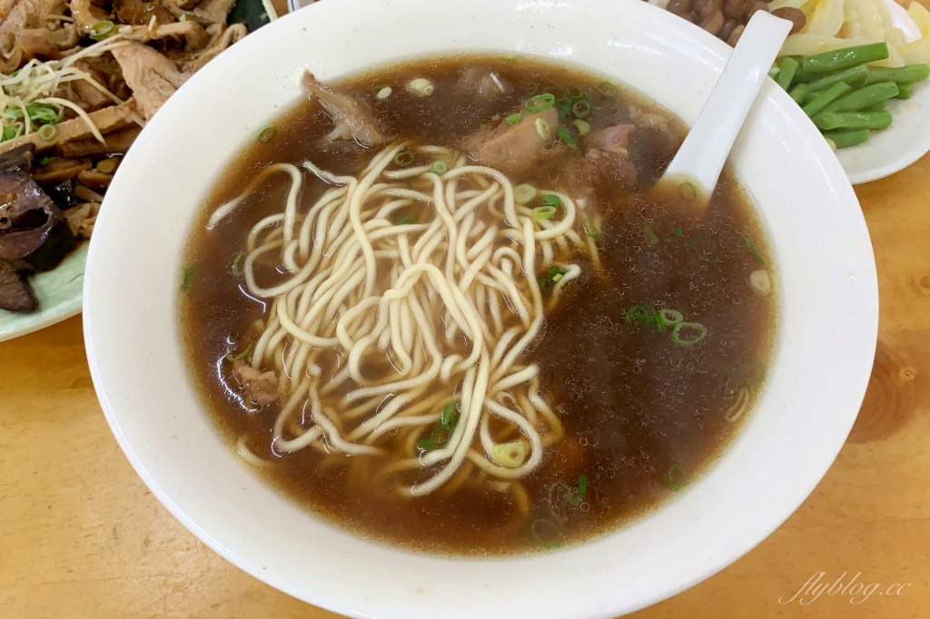 台中北屯｜老向的店．北平路最超人氣麵食店，必吃清蒸鴨腿麵開門就完售 @飛天璇的口袋