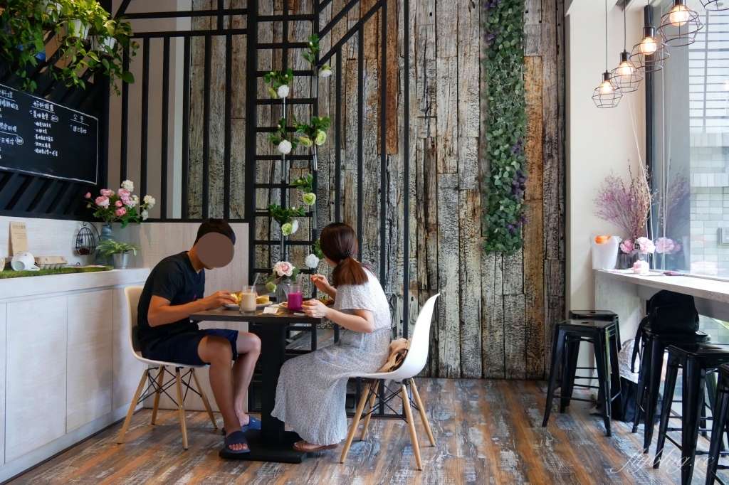 找晨手作輕食料理｜座落於兒童公園旁的早午餐店，座擁窗前大片綠地美景 @飛天璇的口袋