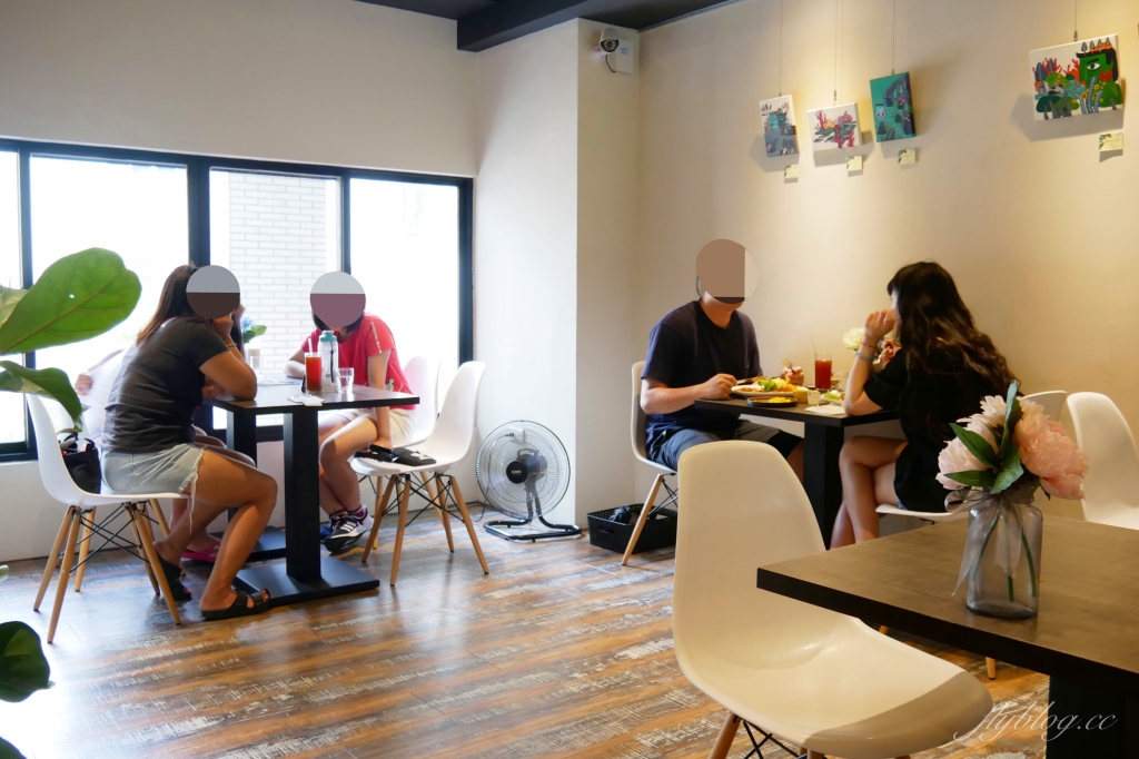 找晨手作輕食料理｜座落於兒童公園旁的早午餐店，座擁窗前大片綠地美景 @飛天璇的口袋