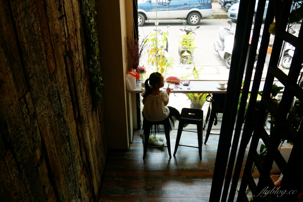 找晨手作輕食料理｜座落於兒童公園旁的早午餐店，座擁窗前大片綠地美景 @飛天璇的口袋