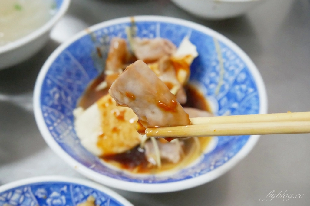 台中清水｜榮米糕，網友推薦清水在地人都吃這間，早起的鳥兒才吃得到 @飛天璇的口袋