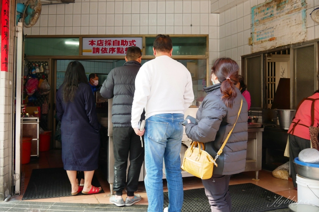 台中清水｜榮米糕，網友推薦清水在地人都吃這間，早起的鳥兒才吃得到 @飛天璇的口袋