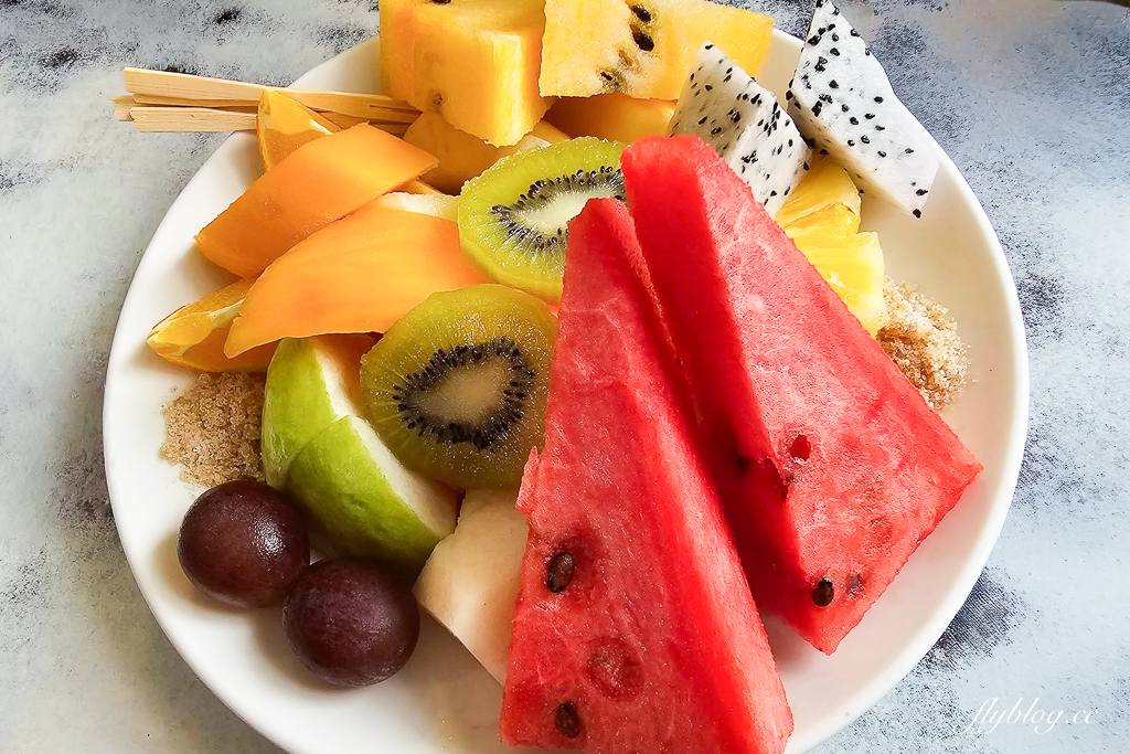 台南中西｜莉莉水果店．超過70年的老字號水果店，冰品水果盤新鮮好吃 @飛天璇的口袋