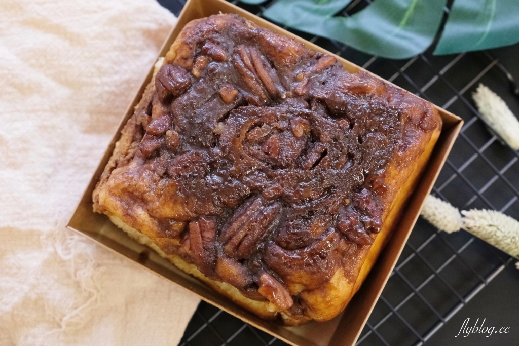 台中西屯｜Miopane．新光三越神級的粘粘胡桃肉桂捲，還有月銷萬顆的爆餡貝果 @飛天璇的口袋