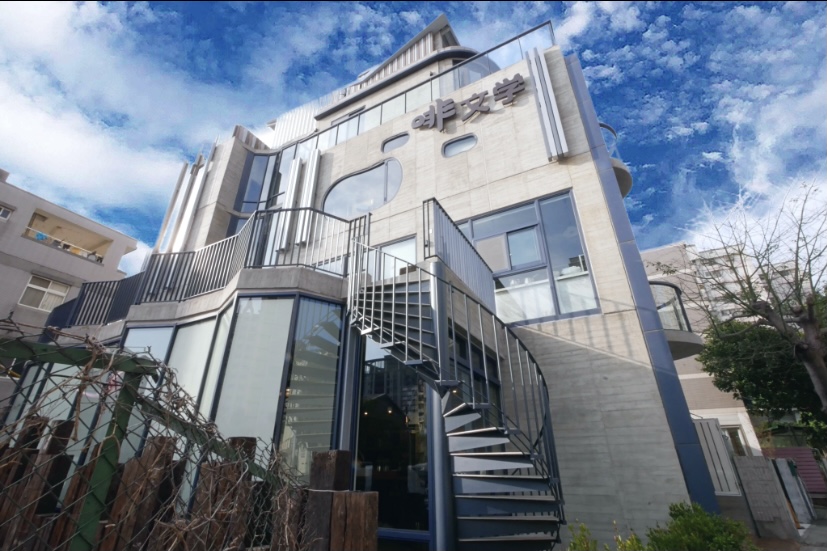 台中南屯｜啡文學咖啡館永春店，城市中的玻璃屋咖啡館，南屯早午餐下午茶推薦 @飛天璇的口袋