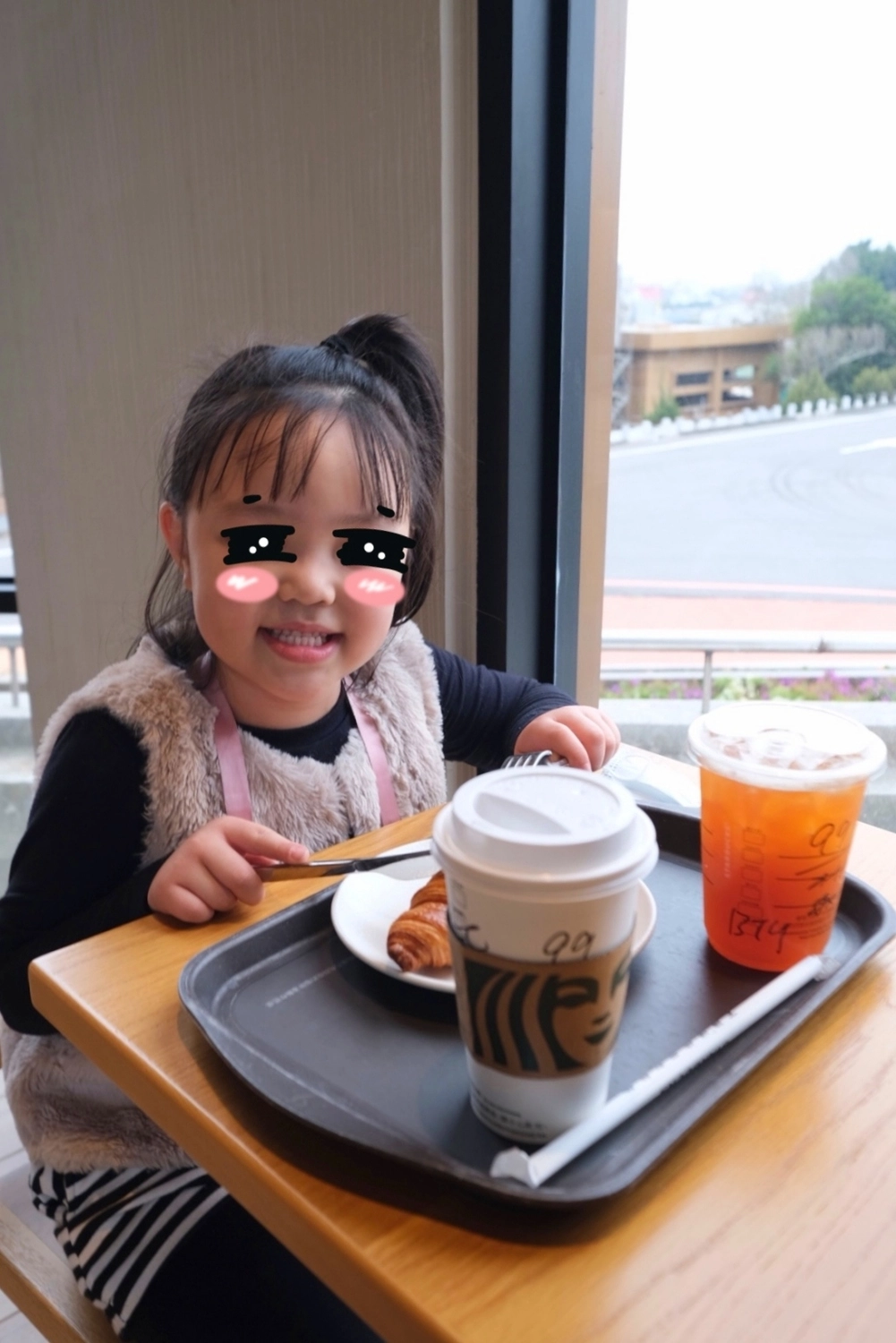 台中后里｜星巴克泰安南門市，夢幻的積木城堡和浪漫的旋轉木馬，泰安休息站裡的星巴克門市 @飛天璇的口袋