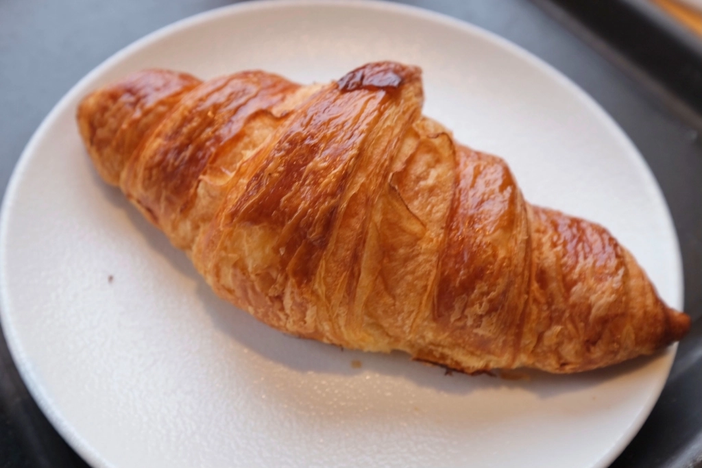 台中后里｜星巴克泰安南門市，夢幻的積木城堡和浪漫的旋轉木馬，泰安休息站裡的星巴克門市 @飛天璇的口袋