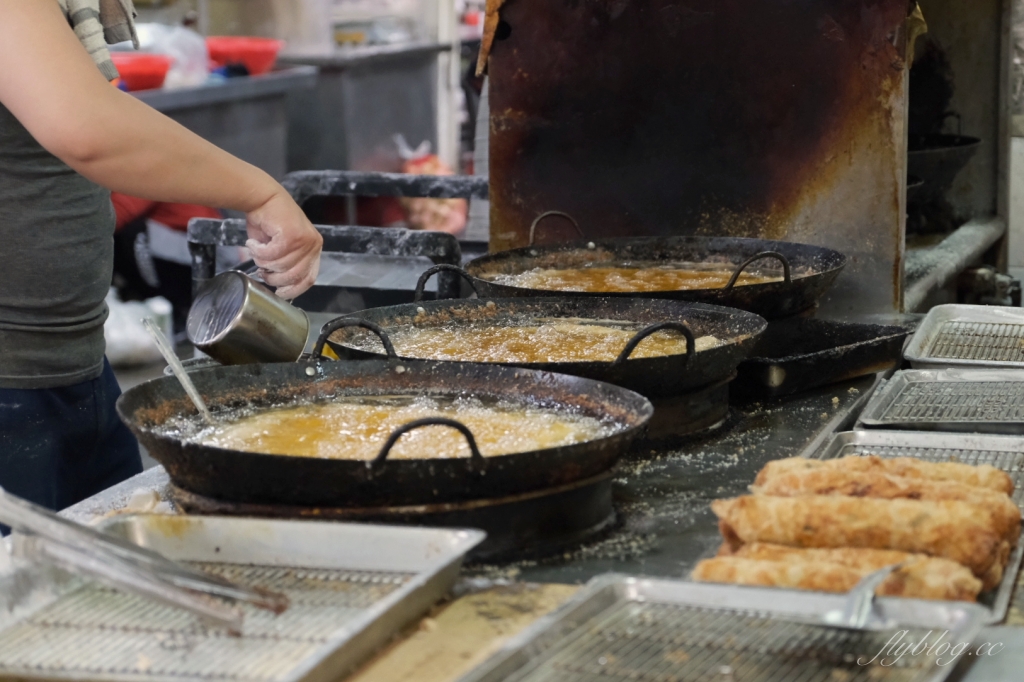 嘉義東區｜阿富網絲肉捲．嘉義東市場古早味肉捲，在地50年超人氣老店 @飛天璇的口袋