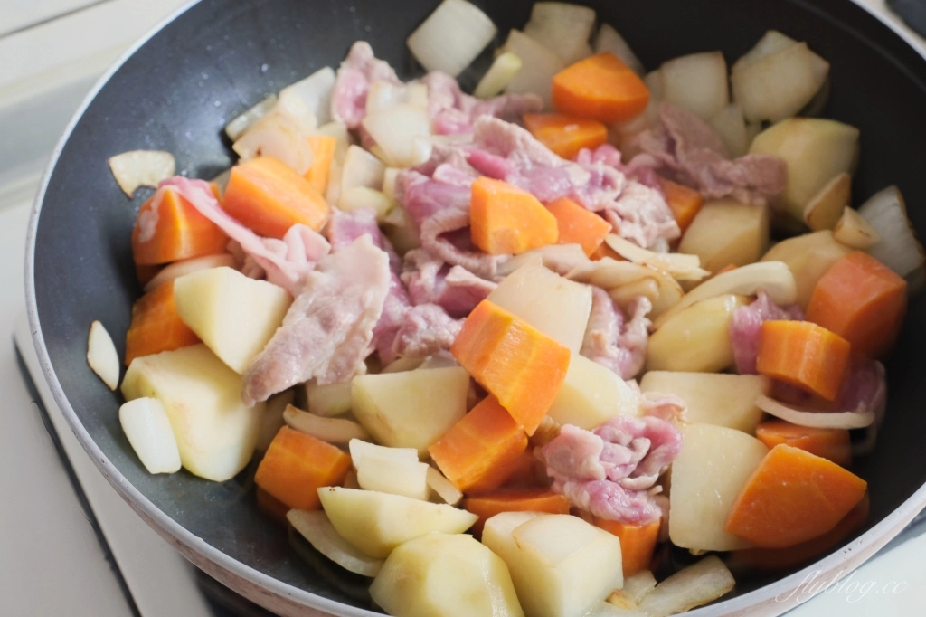 馬鈴薯燉肉作法｜最簡單快速的「馬鈴薯燉肉食譜」，零失敗的家庭料理 @飛天璇的口袋