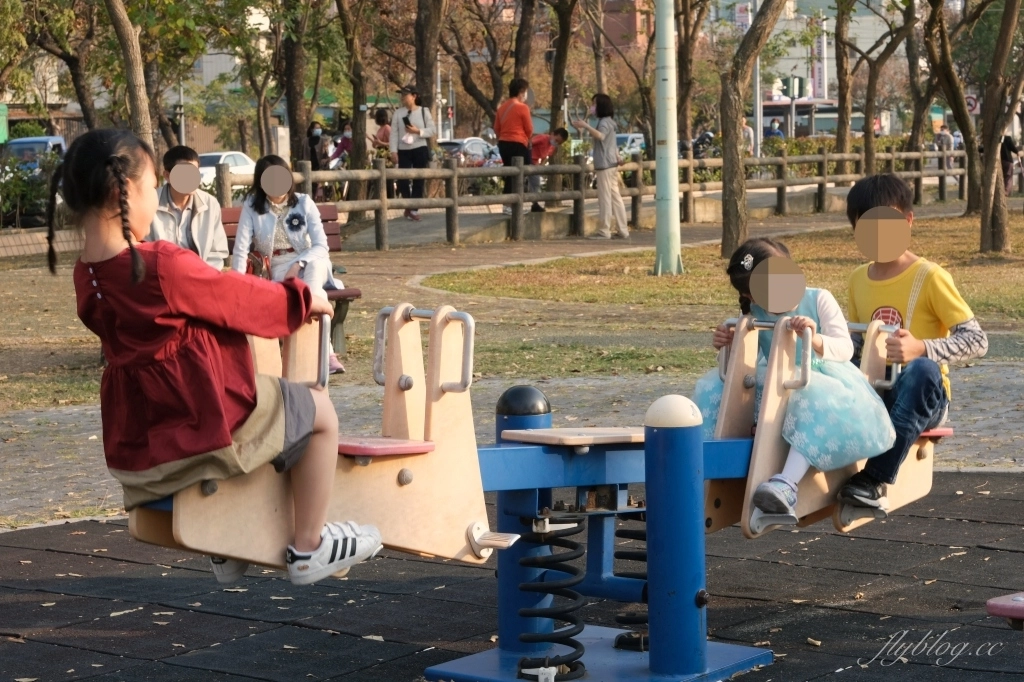 台中北屯|廍子公園,黃花風鈴木季正美,金色璀燦從粉紅情人橋到公園一整片浪漫 @飛天璇的口袋 台中北屯|廍子公園,黃花風鈴木季正美,金色璀燦從粉紅情人橋到公園一整片浪漫 @飛天璇的口袋