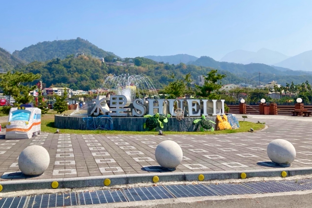 苒冉蒔日全家便利商店｜水里聯勤轉型全家便利超市，有南投最美的便利商店之稱 @飛天璇的口袋