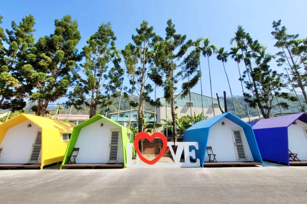 苒冉蒔日全家便利商店｜水里聯勤轉型全家便利超市，有南投最美的便利商店之稱 @飛天璇的口袋