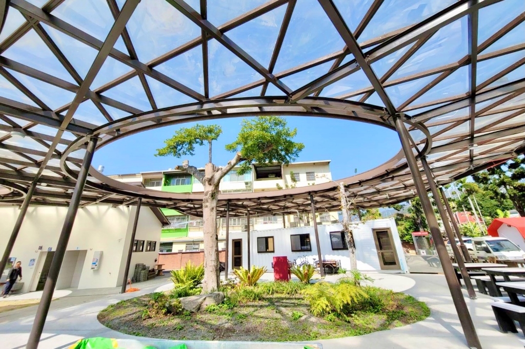 苒冉蒔日全家便利商店｜水里聯勤轉型全家便利超市，有南投最美的便利商店之稱 @飛天璇的口袋