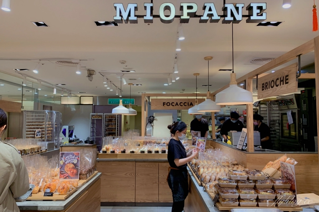台中西屯｜Miopane．新光三越神級的粘粘胡桃肉桂捲，還有月銷萬顆的爆餡貝果 @飛天璇的口袋