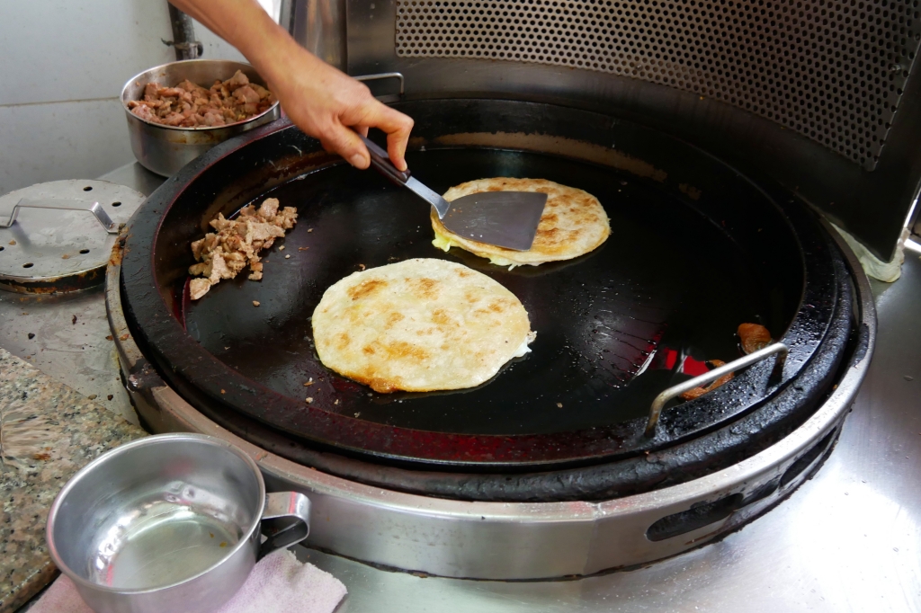 【台中大甲】 小禾房台南琳烙餅：在地25年獨家研發特殊口味，大甲在地人帶路才知道的美味 @飛天璇的口袋