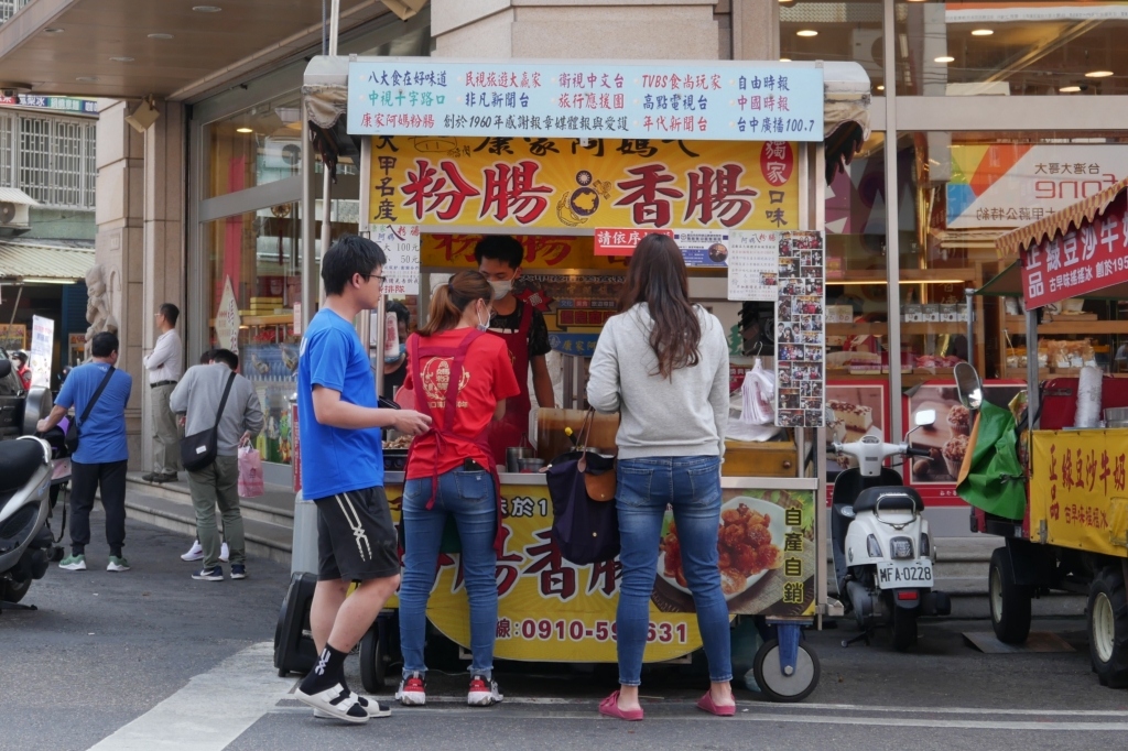 【2025大甲小吃美食懶人包】3月瘋媽祖也要瘋美食，大甲鎮瀾宮周邊美食推薦 @飛天璇的口袋