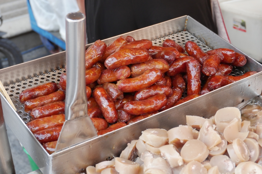 【台中大甲】康家阿媽ㄟ粉腸，大甲鎮瀾宮前超人氣粉腸，傳承60年媒體爭相報導 @飛天璇的口袋