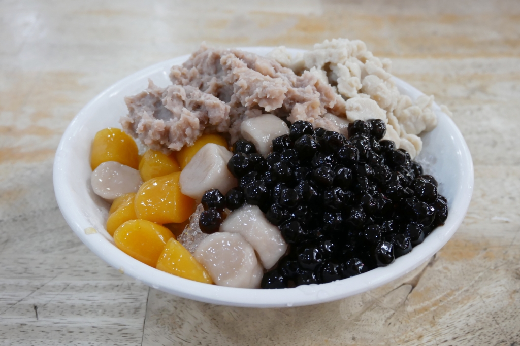 台中大甲｜阿香芋圓，大甲鎮瀾宮廟旁小吃美食，超過20種配料滿滿滿的誠意 @飛天璇的口袋