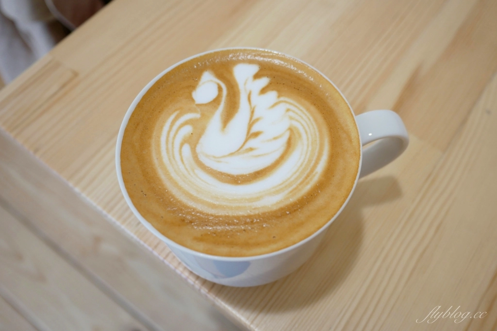 這傢伙 This Guy｜台中超人氣肉桂捲專賣店，田樂二店隔壁的老宅早午餐 @飛天璇的口袋