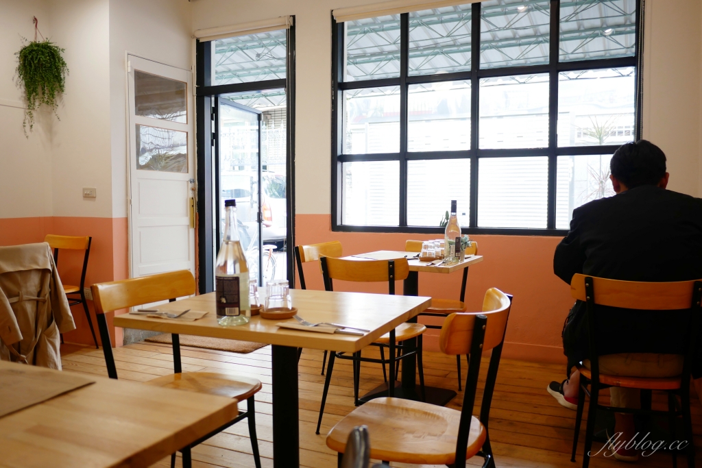 這傢伙 This Guy｜台中超人氣肉桂捲專賣店，田樂二店隔壁的老宅早午餐 @飛天璇的口袋