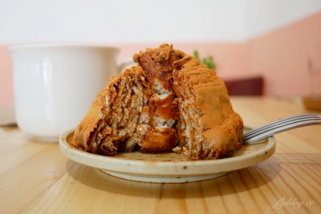 這傢伙 This Guy｜台中超人氣肉桂捲專賣店，田樂二店隔壁的老宅早午餐 @飛天璇的口袋