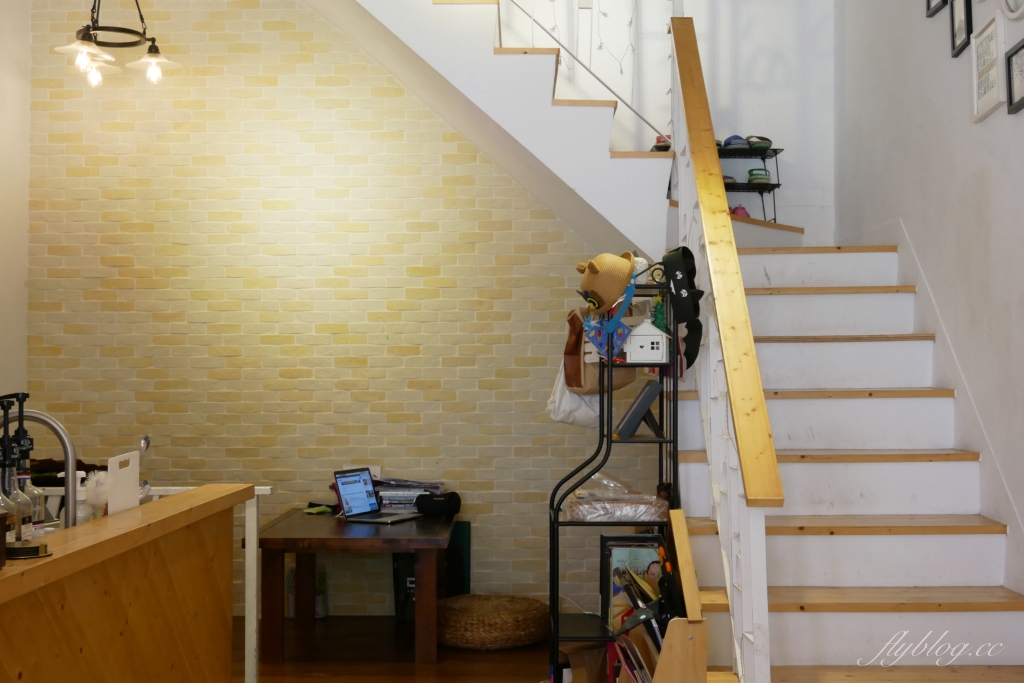 烘best咖啡甜點親子共學｜台中超人氣肉桂捲專賣店，二樓還有手作烘焙教學 @飛天璇的口袋