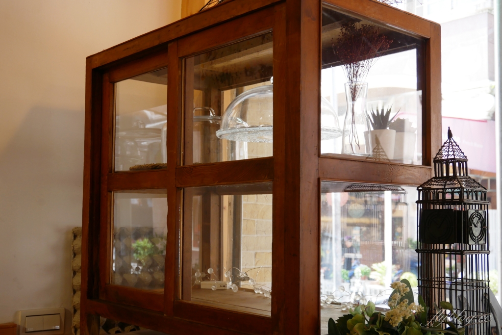 烘best咖啡甜點親子共學｜台中超人氣肉桂捲專賣店，二樓還有手作烘焙教學 @飛天璇的口袋