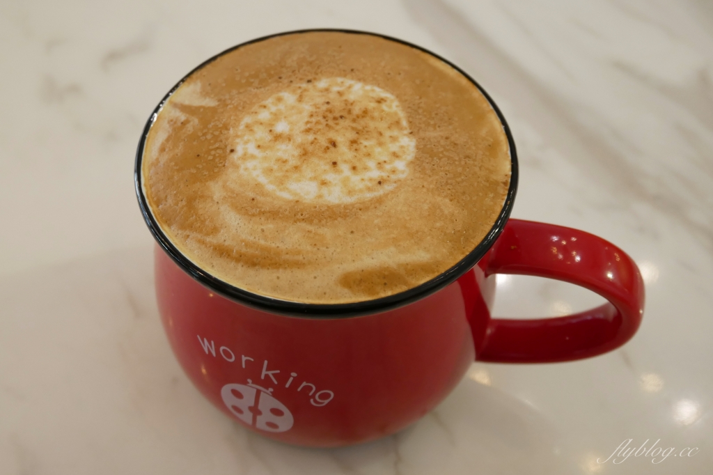 烘best咖啡甜點親子共學｜台中超人氣肉桂捲專賣店，二樓還有手作烘焙教學 @飛天璇的口袋