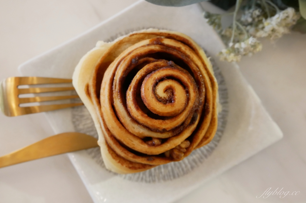 烘best咖啡甜點親子共學｜台中超人氣肉桂捲專賣店，二樓還有手作烘焙教學 @飛天璇的口袋