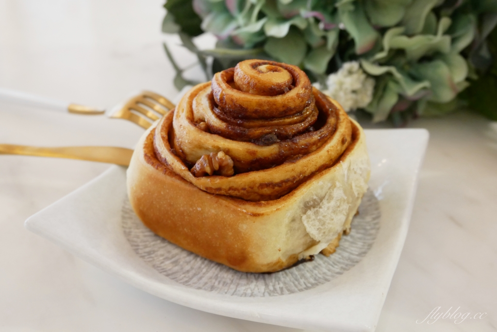 烘best咖啡甜點親子共學｜台中超人氣肉桂捲專賣店，二樓還有手作烘焙教學 @飛天璇的口袋