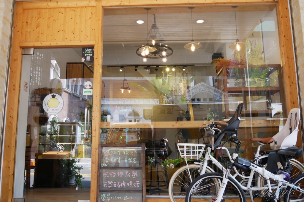 烘best咖啡甜點親子共學｜台中超人氣肉桂捲專賣店，二樓還有手作烘焙教學 @飛天璇的口袋