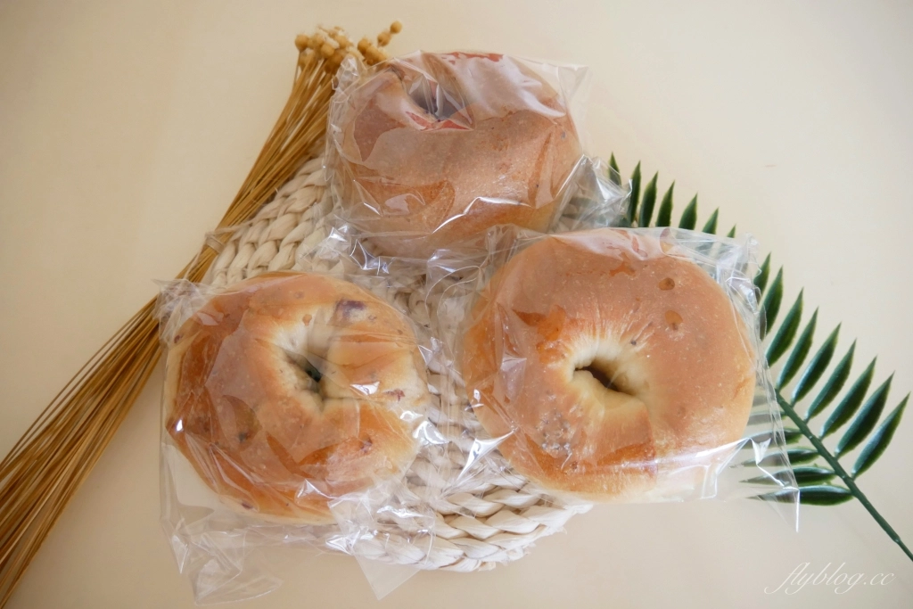 台中西屯｜Miopane．新光三越神級的粘粘胡桃肉桂捲，還有月銷萬顆的爆餡貝果 @飛天璇的口袋