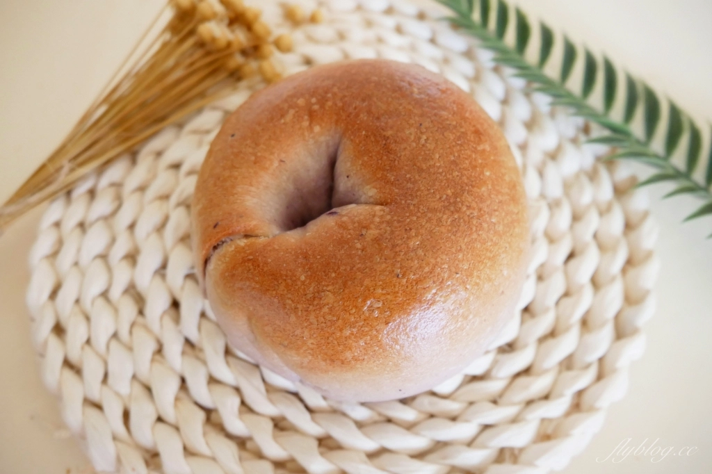 台中西屯｜Miopane．新光三越神級的粘粘胡桃肉桂捲，還有月銷萬顆的爆餡貝果 @飛天璇的口袋