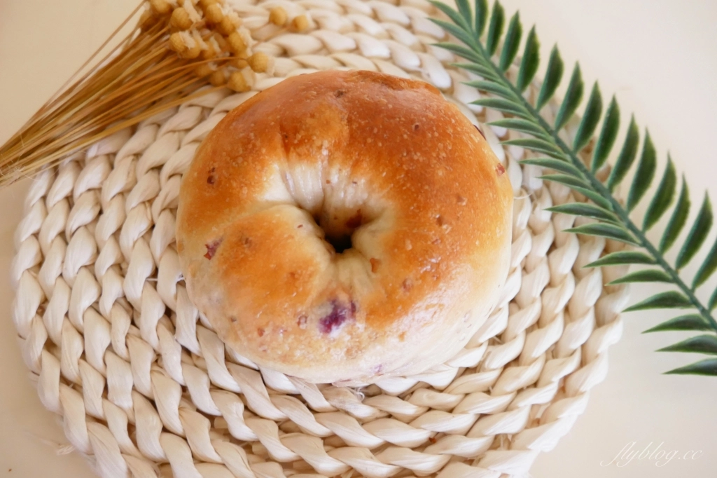 台中西屯｜Miopane．新光三越神級的粘粘胡桃肉桂捲，還有月銷萬顆的爆餡貝果 @飛天璇的口袋