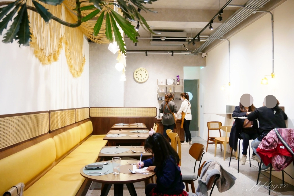 台中西區｜盛食咖哩．嘉義最接地氣的咖哩來台中，印度風味咖哩也可以很文青 @飛天璇的口袋