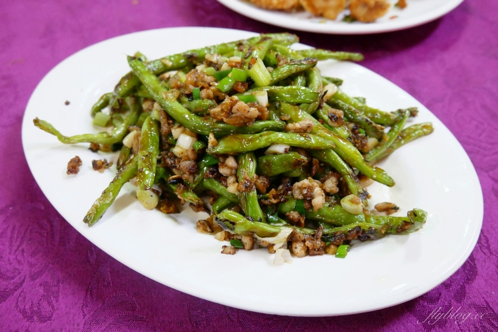 台中南屯｜黎明福利餐廳．體驗在地下室用餐的感覺，黎明新村40年眷村家常菜 @飛天璇的口袋