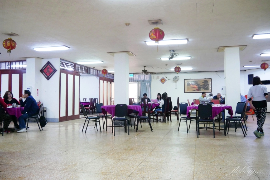 台中南屯｜黎明福利餐廳．體驗在地下室用餐的感覺，黎明新村40年眷村家常菜 @飛天璇的口袋