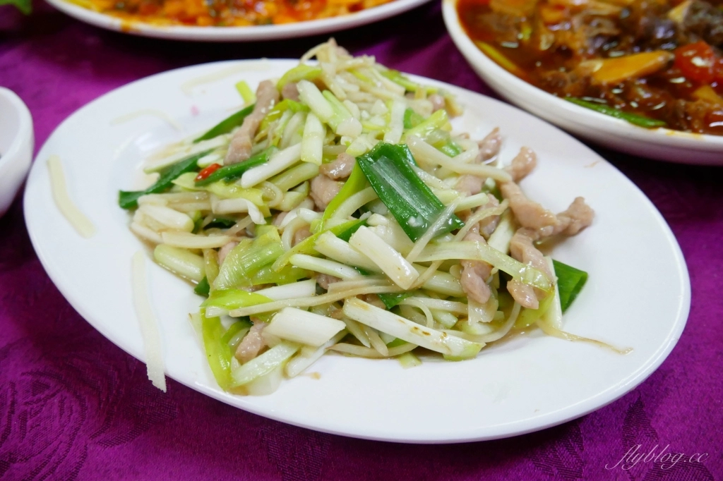 台中南屯｜黎明福利餐廳．體驗在地下室用餐的感覺，黎明新村40年眷村家常菜 @飛天璇的口袋