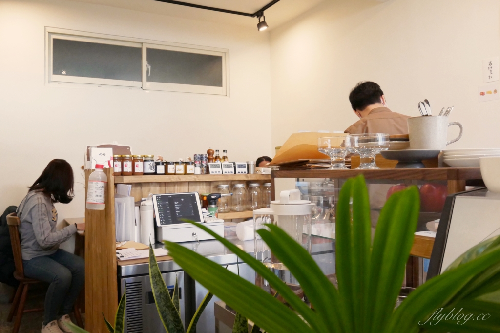 台中西區｜三回SanHui．老宅改建的咖啡館，自製生吐司很美味 @飛天璇的口袋