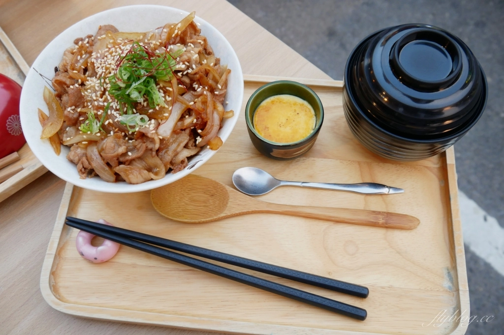 台中南區｜小川家日式咖哩．忠孝夜市超人氣美食，一開門營業就客滿，闆娘是道地的日本人 @飛天璇的口袋