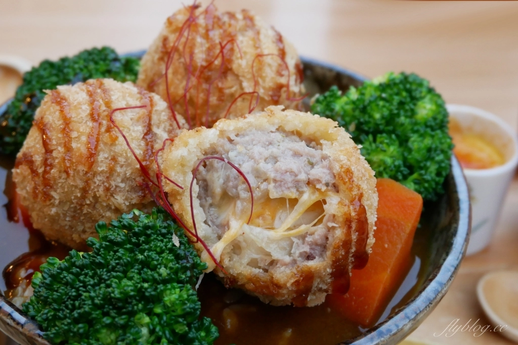 台中南區｜小川家日式咖哩．忠孝夜市超人氣美食，一開門營業就客滿，闆娘是道地的日本人 @飛天璇的口袋