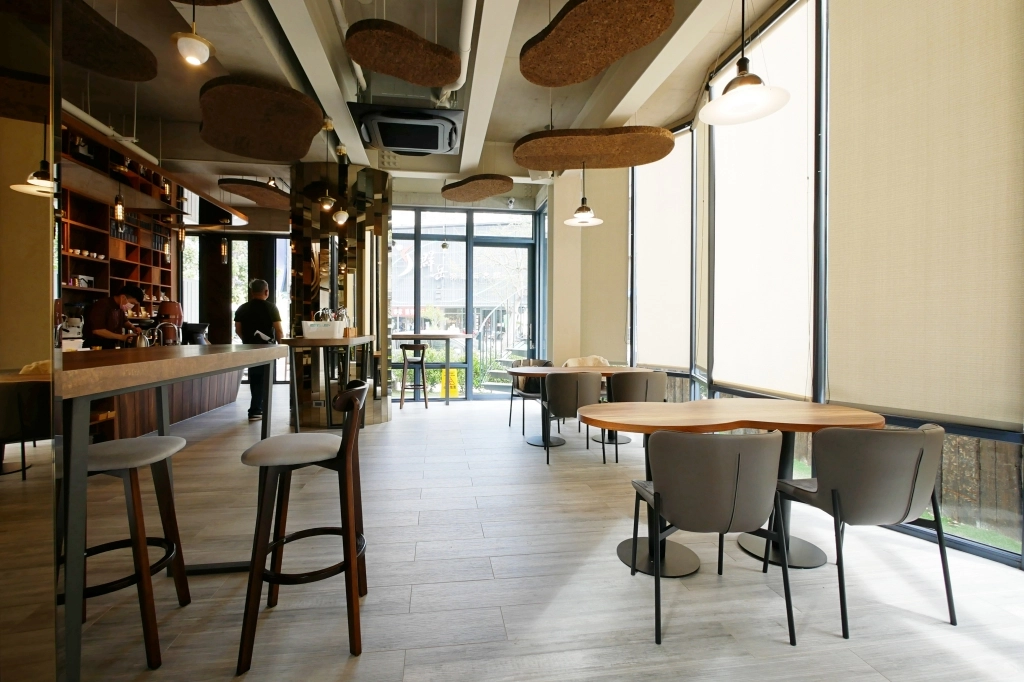 台中南屯｜啡文學咖啡館永春店，城市中的玻璃屋咖啡館，南屯早午餐下午茶推薦 @飛天璇的口袋