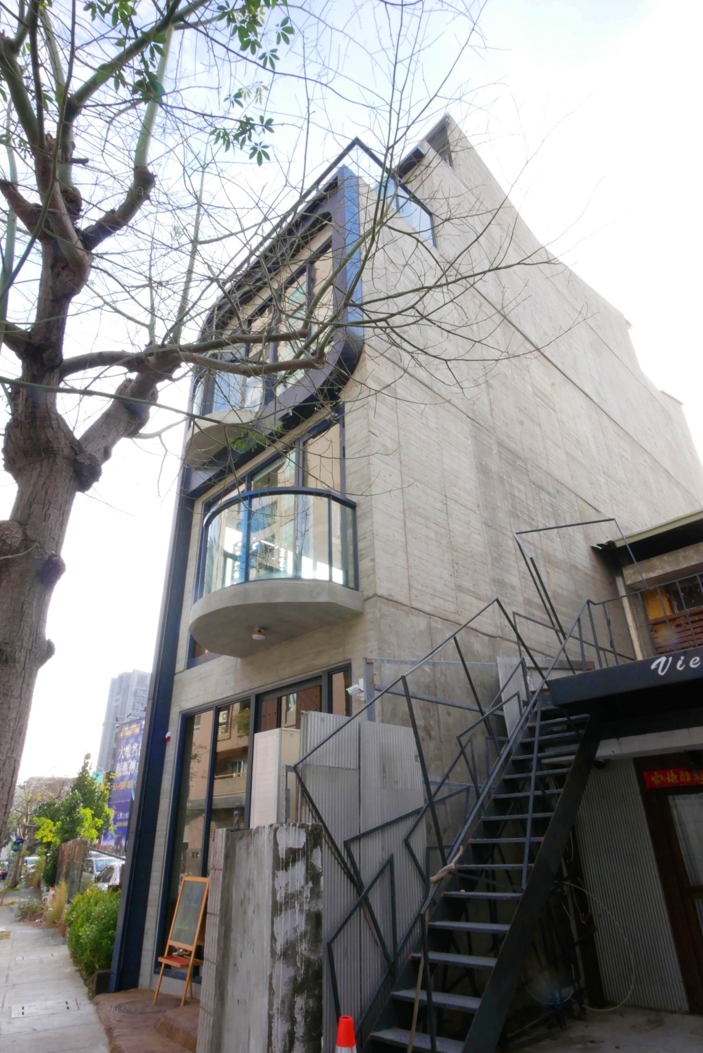 台中南屯｜啡文學咖啡館永春店，城市中的玻璃屋咖啡館，南屯早午餐下午茶推薦 @飛天璇的口袋