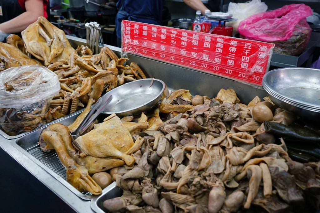 新竹北區｜許二姐鴨肉飯．新竹城隍廟必吃美食鴨肉許，招牌炒血鴨好吃又涮嘴 @飛天璇的口袋