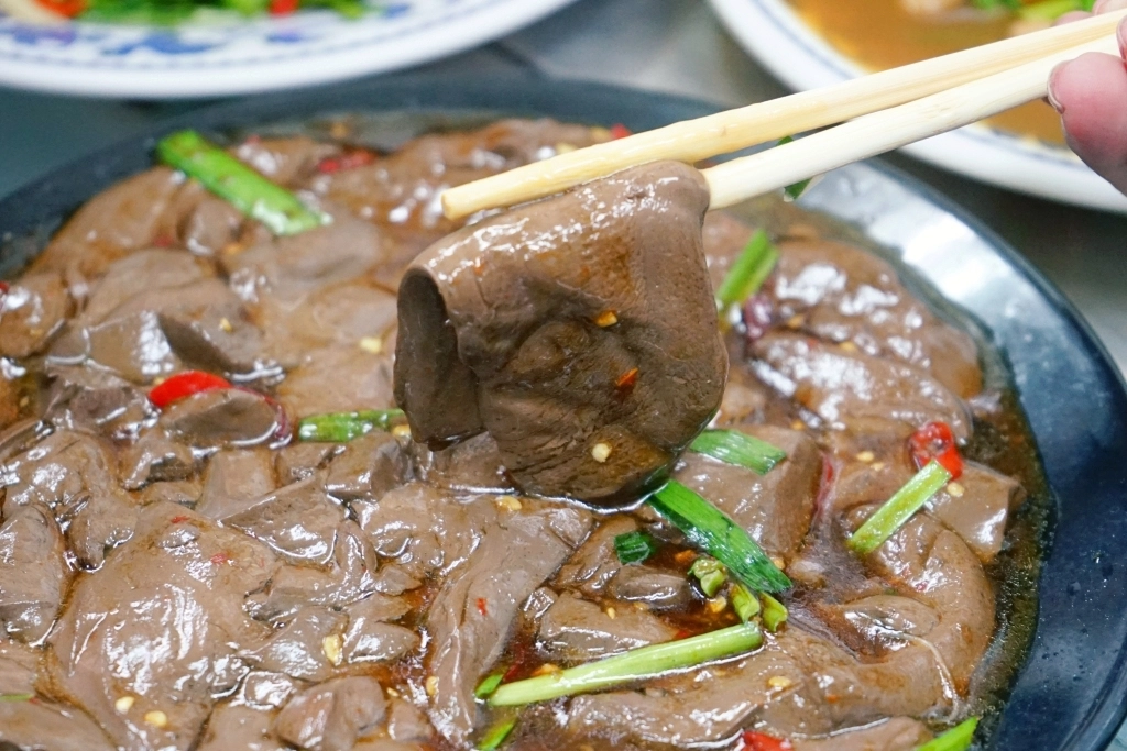 新竹北區｜許二姐鴨肉飯．新竹城隍廟必吃美食鴨肉許，招牌炒血鴨好吃又涮嘴 @飛天璇的口袋