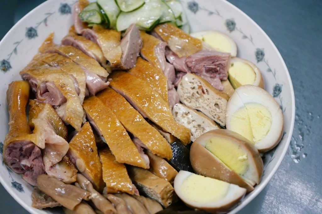 新竹北區｜許二姐鴨肉飯．新竹城隍廟必吃美食鴨肉許，招牌炒血鴨好吃又涮嘴 @飛天璇的口袋